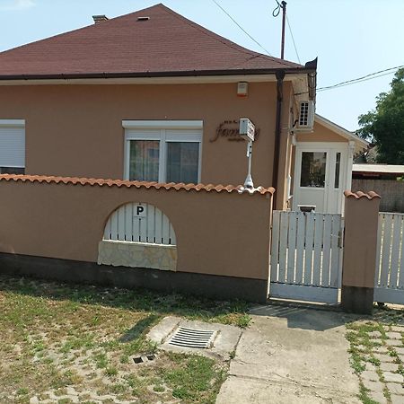 Hajdúszoboszló Family Vendeghaz酒店 外观 照片